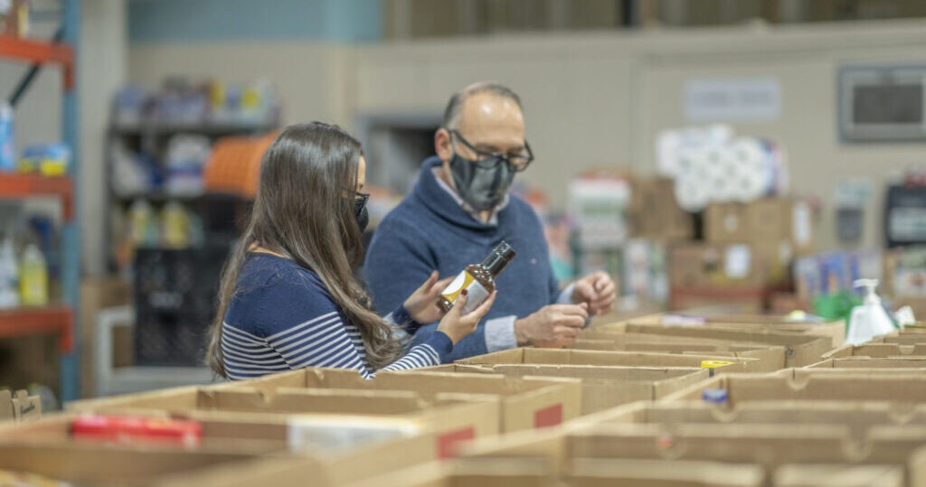 Melaleuca Food Drive volunteers