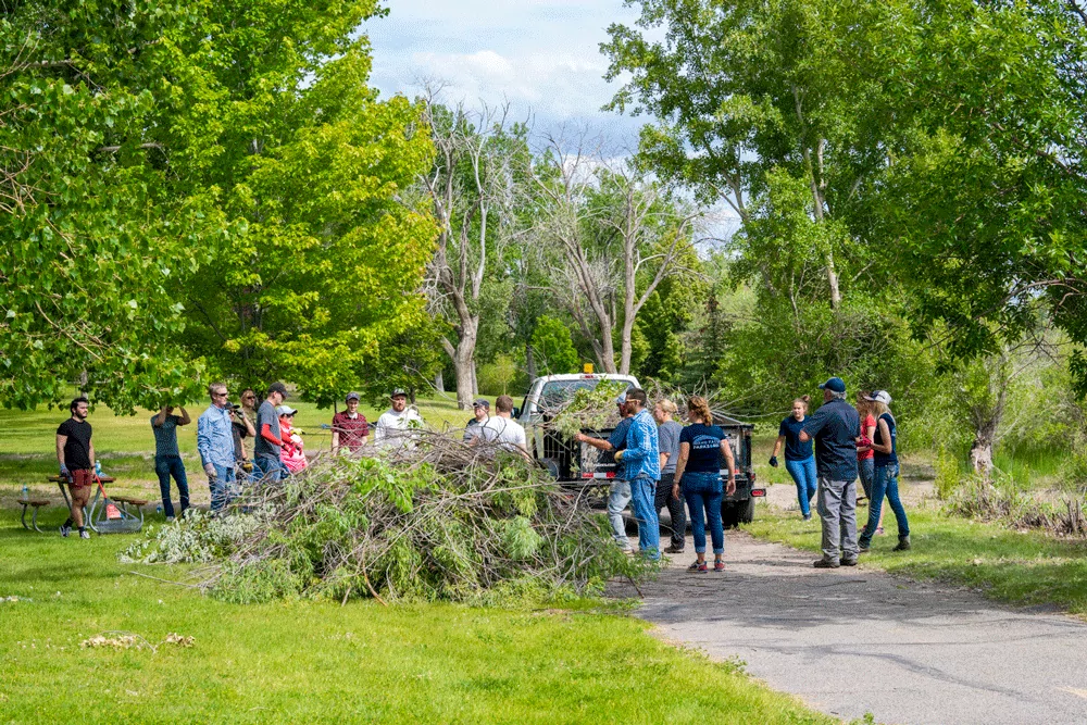 Melaleuca Employees volunteering at green belt